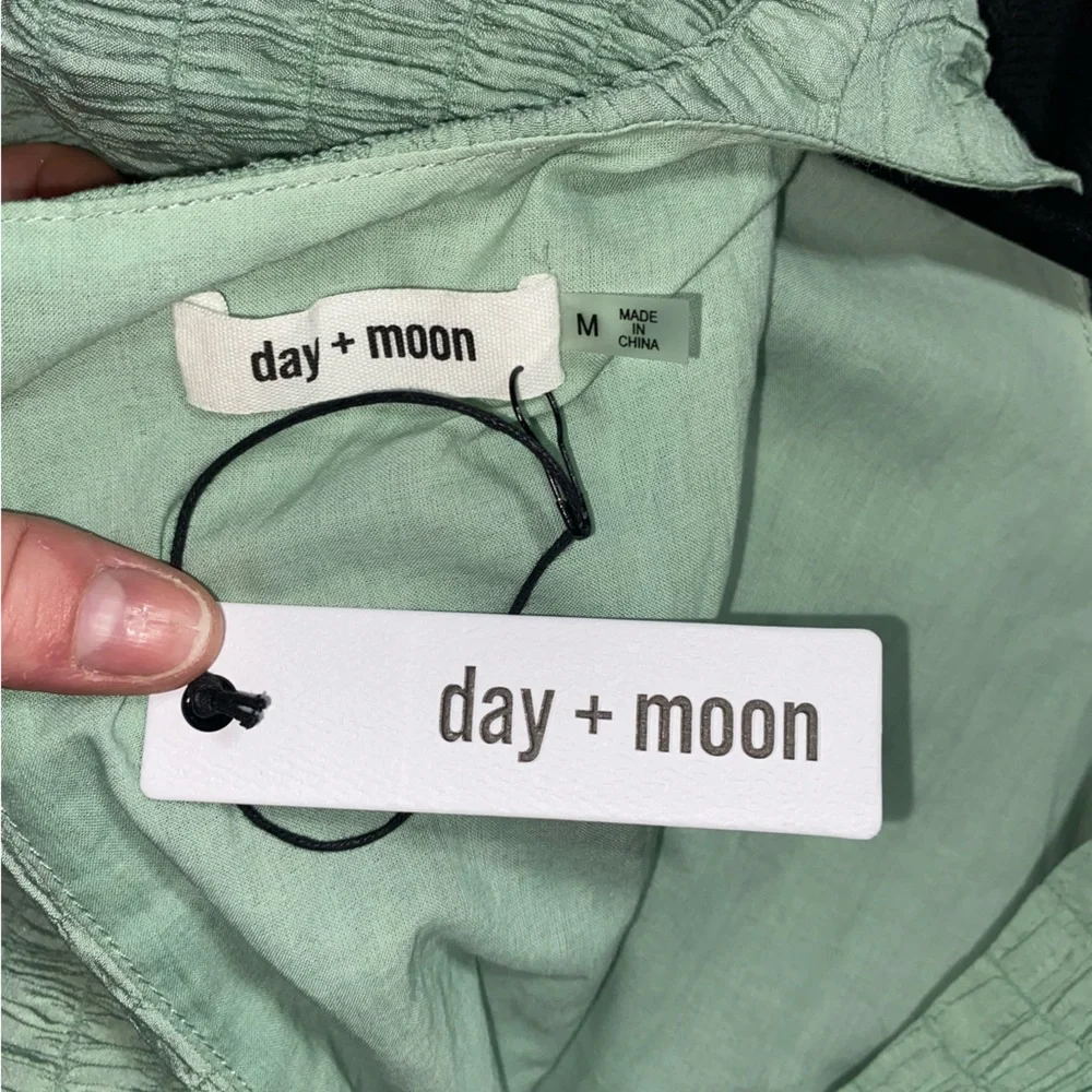 Day+Moon Green Smocked Textured Ruffle Dress - Picture 9 of 11